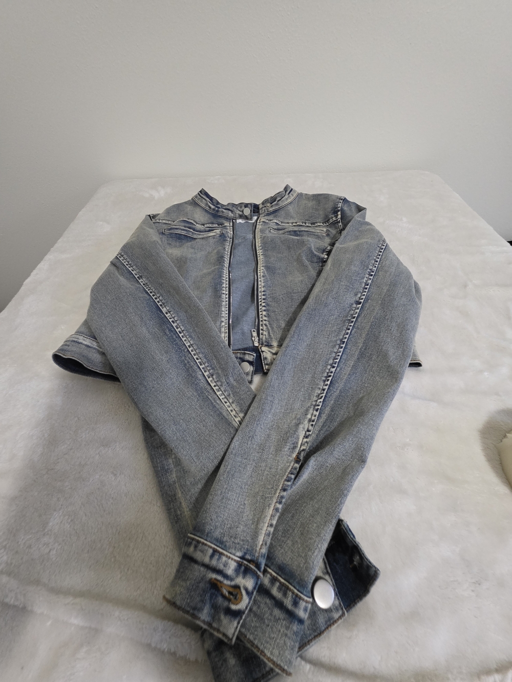 Women's Light Wash Denim Jacket - Casual Jean Jacket